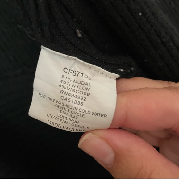 Patrizia Luca Black Ribbed Cardigan with zipper detail. Size XL - Picture 4 of 5